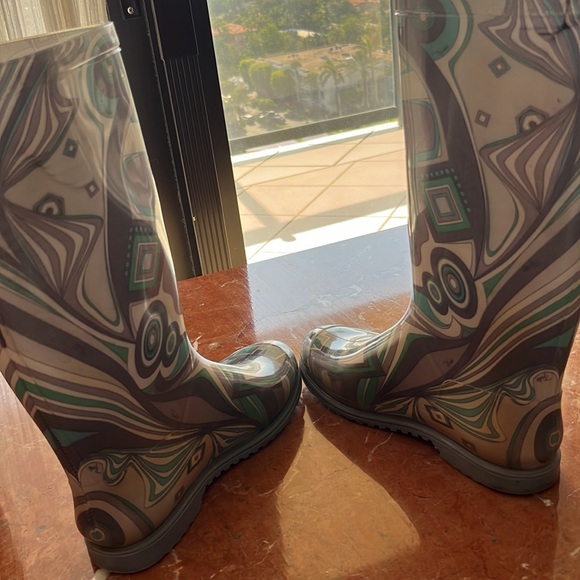 Authentic Emilio Pucci receipts, included,in picture, high waterproof rain boots - Picture 11 of 13
